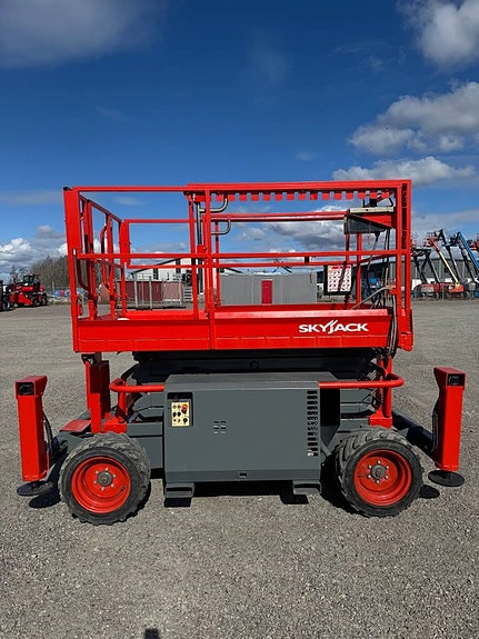 Saxlift SkyJack 6832RT Terräng - Begagnad 2 of 11
