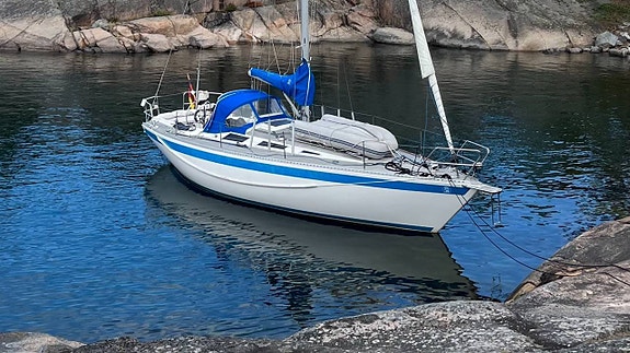 Sweden Yacht 34 – Komplett segelbåt med nästan ny motor