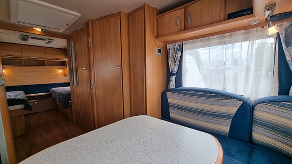 Adria Classica 563 UL Långbäddar / Dubbelsäng 3 of 8