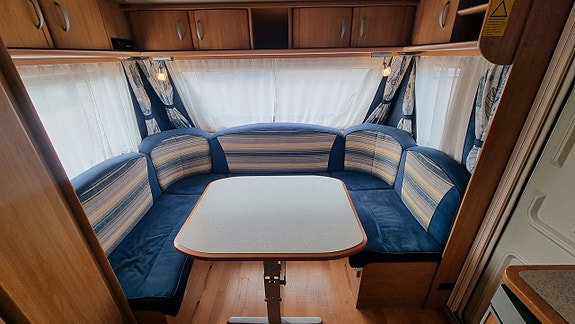 Adria Classica 563 UL Långbäddar / Dubbelsäng 4 of 8
