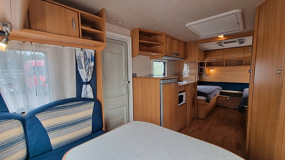 Adria Classica 563 UL Långbäddar / Dubbelsäng 2 of 8