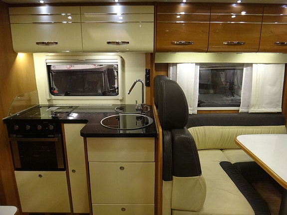 LMC 800 " Queensbed " Taksäng " ALDE " 180 hk " 2 ÄG " 11 of 23
