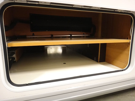 LMC 800 " Queensbed " Taksäng " ALDE " 180 hk " 2 ÄG " 18 of 23