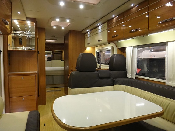 LMC 800 " Queensbed " Taksäng " ALDE " 180 hk " 2 ÄG " 3 of 23