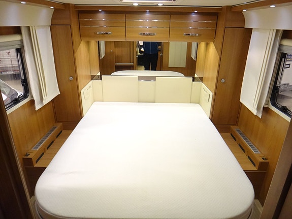 LMC 800 " Queensbed " Taksäng " ALDE " 180 hk " 2 ÄG " 8 of 23