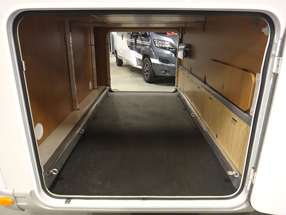 LMC 800 " Queensbed " Taksäng " ALDE " 180 hk " 2 ÄG " 15 of 23