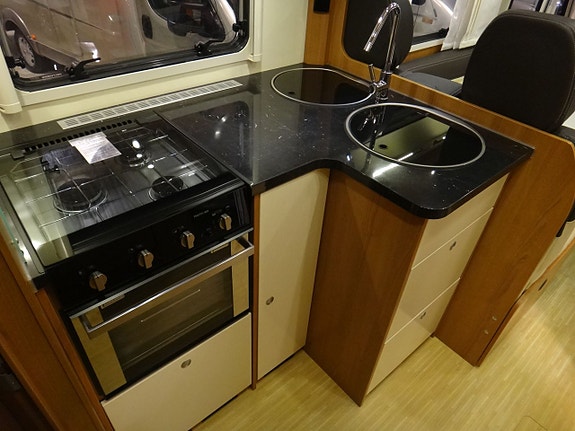 LMC 800 " Queensbed " Taksäng " ALDE " 180 hk " 2 ÄG " 4 of 23