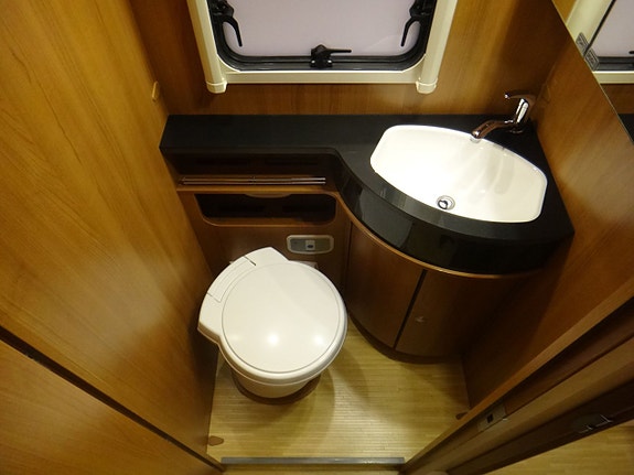 LMC 800 " Queensbed " Taksäng " ALDE " 180 hk " 2 ÄG " 5 of 23