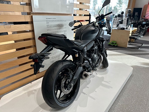 Yamaha MT-07 3 of 4