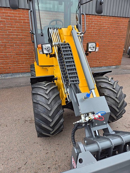 Eldriven kompaktlastare Kima K1000ET ink skopa & gafflar 4 of 6