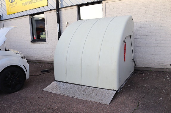 -- - Varmgarage för promenadskoter - leverans 2 of 3