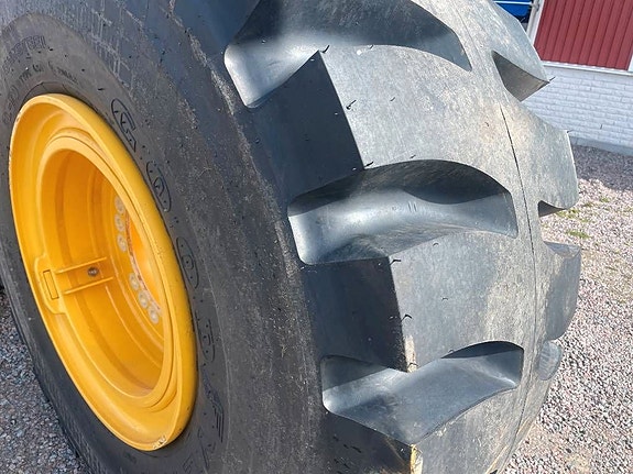 Goodyear Volvo L120H L110H 23,5-R25 Wheels 2 of 3
