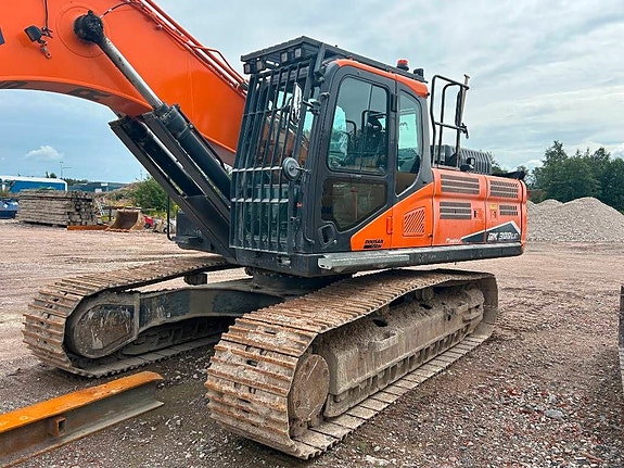 Doosan DX 300 LC-7 med Oilquickfäste