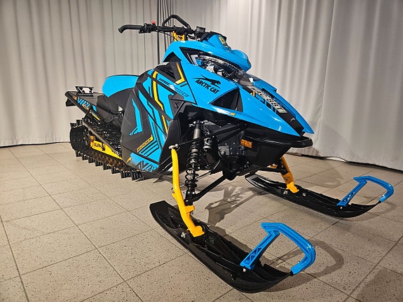 Arctic Cat M 8000 ALPHA superskick 3 of 5