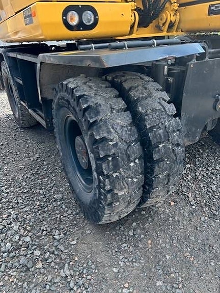 Komatsu PW148-11 3 of 5