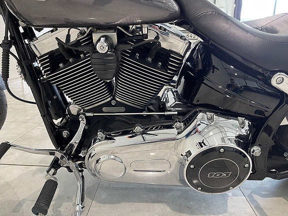 Harley-Davidson Breakout Twin Cam 103 B Cobra Ny Bes 1381 mil 21 of 25