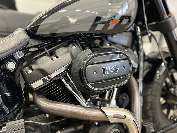 Harley-Davidson Fat Bob 114 V-Twin Milwaukee-Eight | Vance 9 of 16