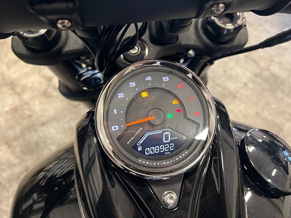 Harley-Davidson Fat Bob 114 V-Twin Milwaukee-Eight | Vance 12 of 16