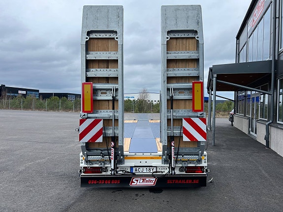 MAX300, 3axlad 24-ton maskintransport kärra med hydr. ramper 4 of 5