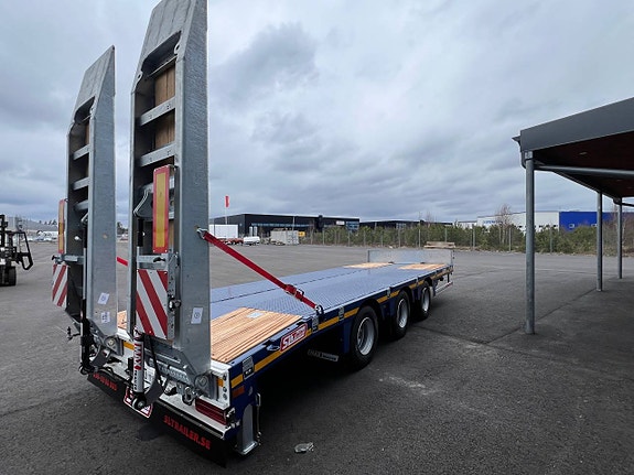 MAX300, 3axlad 24-ton maskintransport kärra med hydr. ramper 5 of 5