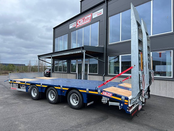MAX300, 3axlad 24-ton maskintransport kärra med hydr. ramper 3 of 5