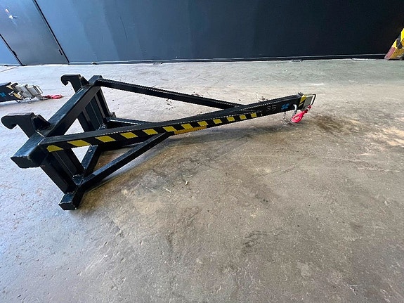 SE Equipment  Materialhanteringsarm 2000 kg L20-25 2 of 3