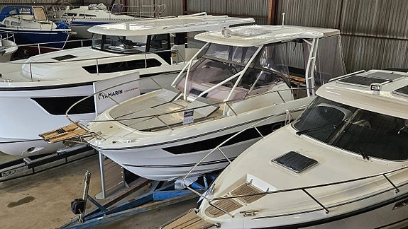 Jeanneau Cap Camarat 9.0 WA ny -21 2 x Yamaha F225 FETX FYND 2 of 12