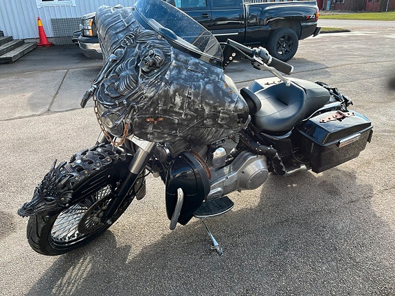 Harley-Davidson Electra Glide Mad Max 8 of 9