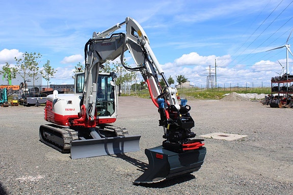 Färdig för lev. Ny Takeuchi TB290-2 med knäckbom 3 of 12