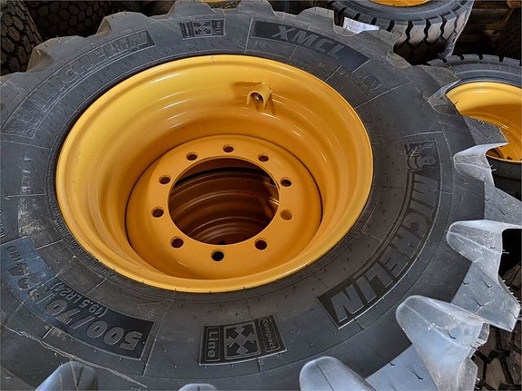 Michelin 500/70 R24 XMCL 3 of 4