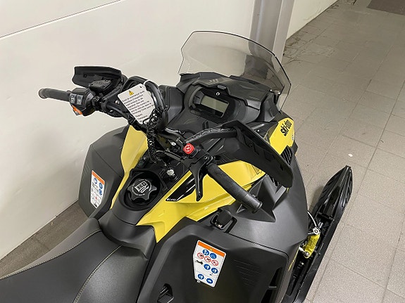 Ski-Doo Expedition Xtreme 900 ACE Turbo R -25 Demo 29 mil 5 of 5
