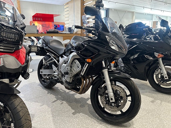 Yamaha FZ6-S 2 of 5