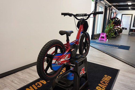 Apollo DNA 14 Eldriven Balanscykel 4 of 5