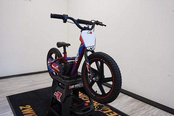 Apollo DNA 14 Eldriven Balanscykel 2 of 5