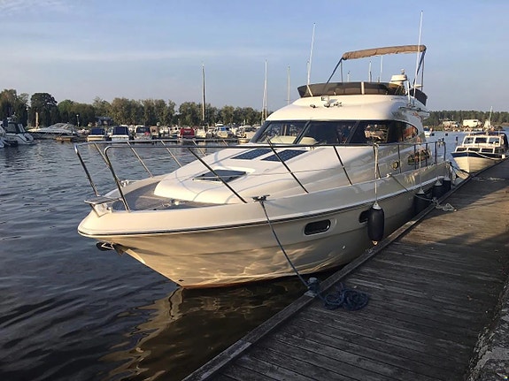 Sealine T47-2001 Utrustad för komfort och säkerhet