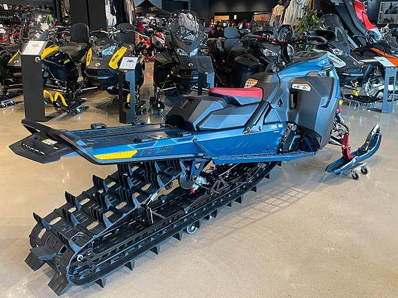 Ski-Doo Summit Expert 165" 850 E-Tec Turbo R HUB 10.25" 2 of 4