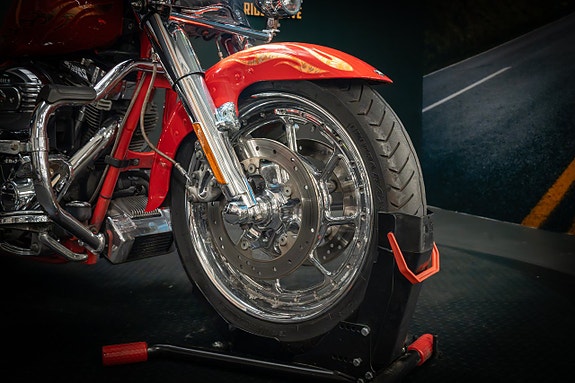 Harley-Davidson Road King CVO (FLHRSE3) "Vance&Hines" 10 of 19