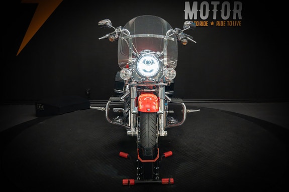 Harley-Davidson Road King CVO (FLHRSE3) "Vance&Hines" 8 of 19