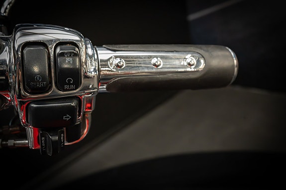 Harley-Davidson Road King CVO (FLHRSE3) "Vance&Hines" 19 of 19