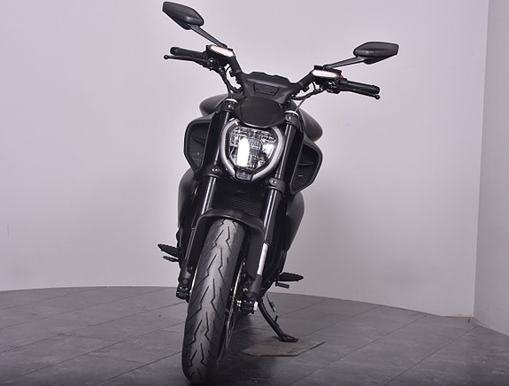 Ducati Diavel V4 Spara 37 100kr/ Demo hoj/ Gått 75mil 2 of 5