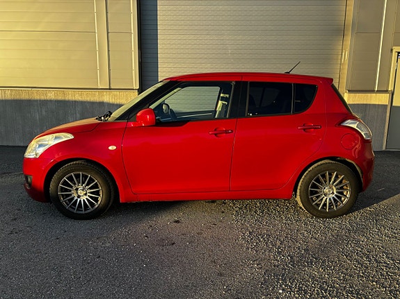 Suzuki Swift 2 of 8