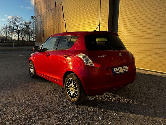 Suzuki Swift 3 of 8