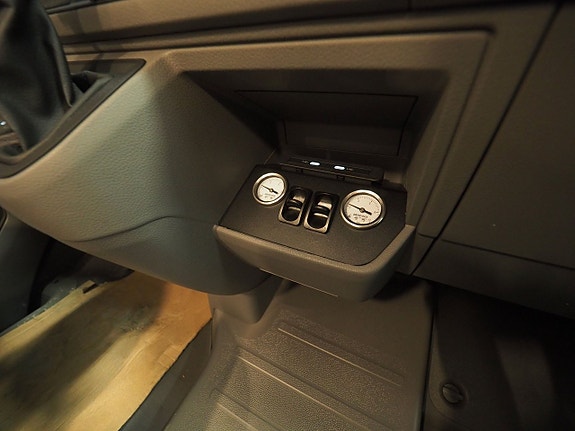 Knaus Van Ti 640 MEG Vansation Mässerbjudande I AUT 177hk | Långbäddar I VW 13 of 16