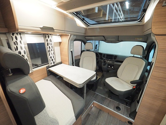Knaus Van Ti 640 MEG Vansation Mässerbjudande I AUT 177hk | Långbäddar I VW 11 of 16