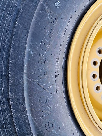 Nya Bridgestone vinterdäck 600/65R25 m fälg 2 of 4
