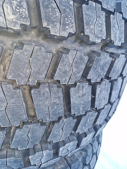Nya avmonteringshjul Bridgestone vinterdäck 600/65R25 m fälg