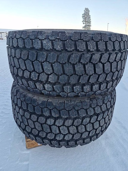 Nya Bridgestone vinterdäck 600/65R25 m fälg 3 of 4