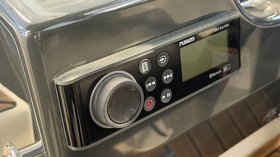 Uttern D77 | Mercury F350-V10 11 of 20