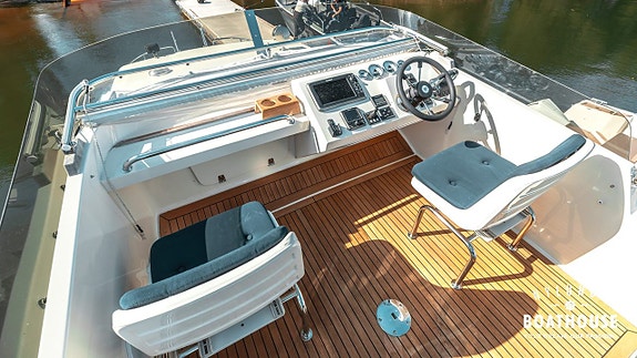 Targa 37+ Hi-Fly CFC | 2x Volvo D6-370A-F 21 of 30
