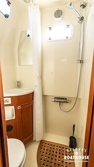 Targa 37+ Hi-Fly CFC | 2x Volvo D6-370A-F 23 of 30